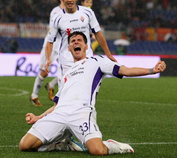 Mario Gomez  il protagonista di Roma-Fiorentina: la doppietta vale la semifinale di coppa Italia. Getty